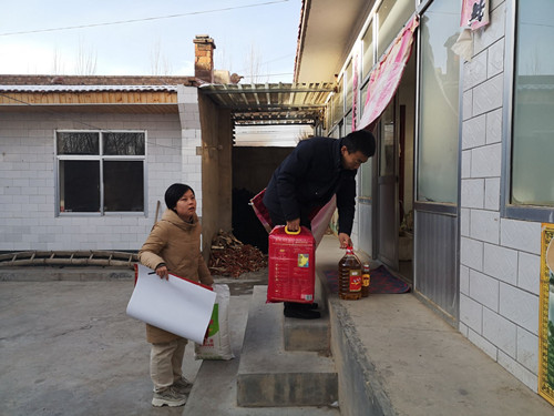 新区AB娱乐集团开展春节帮扶慰问活动-兰州新区AB娱乐集团门户网站