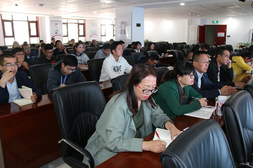新区AB娱乐集团举行《目今我国主要形势与政策—贯彻落实2019两会精神》专题讲座-兰州新区AB娱乐集团门户网站