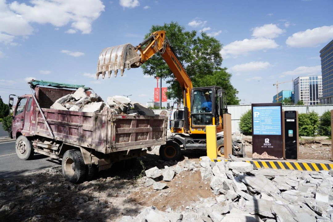 瑞岭物业加速推进服务小区路面提升刷新工程-兰州新区AB娱乐集团门户网站