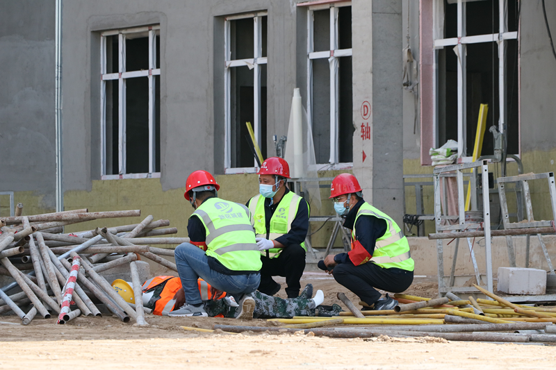 “遵守清静生产法 当好第一责任人”生产清静事故综合应急预案演练圆满竣事-兰州新区AB娱乐集团门户网站