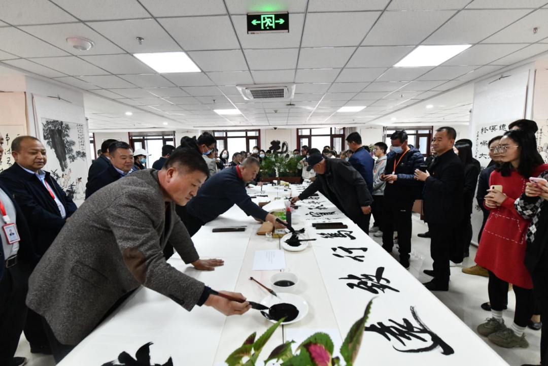 喜迎二十大 图画颂党恩 | 新区AB娱乐集团开展书法作品交流活动-兰州新区AB娱乐集团门户网站