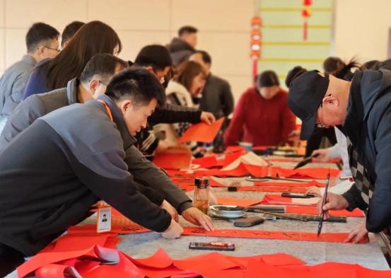 翰墨图画迎新春 纸墨飘香送祝福-兰州新区AB娱乐集团门户网站