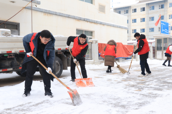 扫雪除冰保出行！AB娱乐集团迅速开展除雪保畅事情-兰州新区AB娱乐集团门户网站