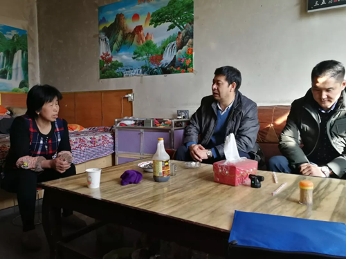 节前慰问送温暖 扶贫帮困情谊浓-兰州新区AB娱乐集团门户网站