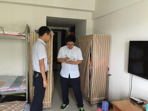 新区AB娱乐集团铁投公司开展员工宿舍清静卫生大检查-兰州新区AB娱乐集团门户网站