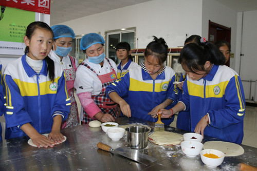 新区AB娱乐集团关爱留守儿童 共度欢喜中秋-兰州新区AB娱乐集团门户网站