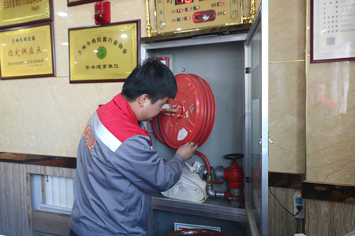 新区AB娱乐集团团委组织开展学雷锋自愿服务系列活动-兰州新区AB娱乐集团门户网站