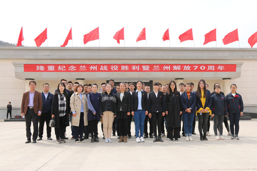 新区AB娱乐集团开展“思念革命英烈?追寻初心来路”义士陵园祭扫主题党团日活动-兰州新区AB娱乐集团门户网站