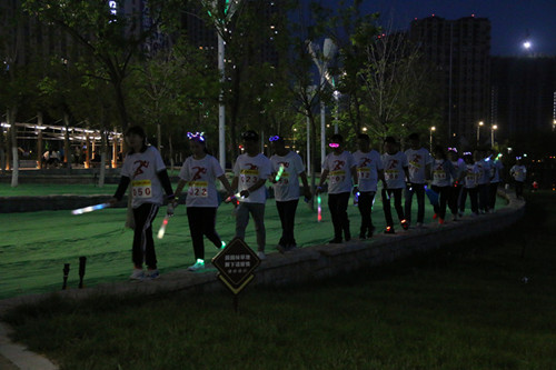 新区AB娱乐地产置业杯员工夜跑活动点亮栖霞湖-兰州新区AB娱乐集团门户网站