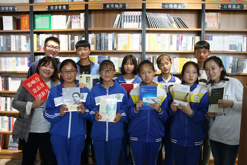 新区AB娱乐集团开展庆“六一”关爱留守儿童助力脱贫攻坚帮扶活动-兰州新区AB娱乐集团门户网站