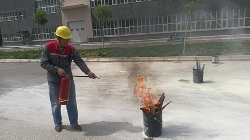 新区瑞岭物业公司开展消防演练活动-兰州新区AB娱乐集团门户网站