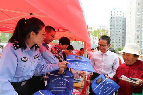 瑞岭物业联合中川园区彩虹街道服务处开展清静生产宣讲进社区暨清静知识普及活动-兰州新区AB娱乐集团门户网站