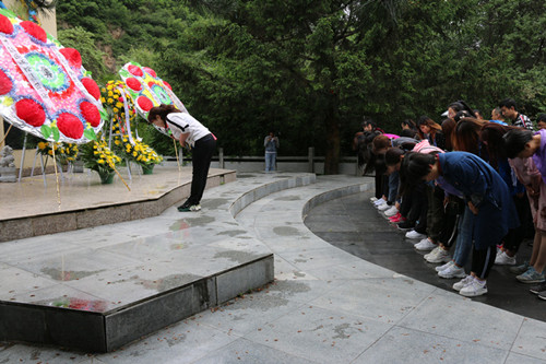 新区AB娱乐集团开展“不忘初心跟党走 切记使命谱新篇”庆祝建党98周年主题活动-兰州新区AB娱乐集团门户网站