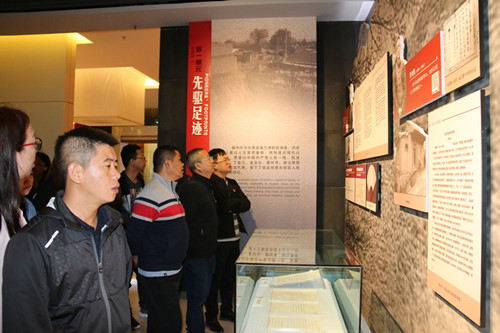 新区AB娱乐集团开展“不忘初心跟党走 切记使命谱新篇”庆祝建党98周年主题活动-兰州新区AB娱乐集团门户网站