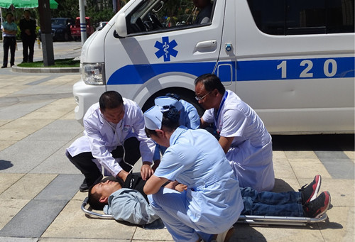 新区瑞岭物业公司开展电梯应急演练?增强清静提防意识-兰州新区AB娱乐集团门户网站