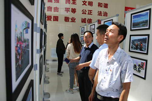 新区AB娱乐集团举行“聚焦新区生长  绽放AB娱乐风范”摄影展-兰州新区AB娱乐集团门户网站