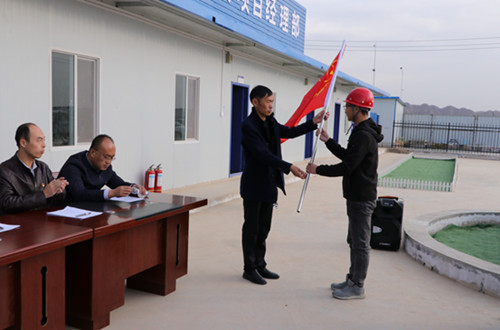 新区城建公司举行“党员突击队”“青年突击队”建设暨授旗仪式-兰州新区AB娱乐集团门户网站