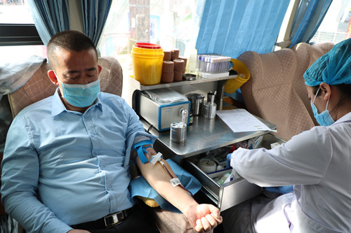 新区AB娱乐集团团委开展“学雷锋月”无偿献血活动-兰州新区AB娱乐集团门户网站