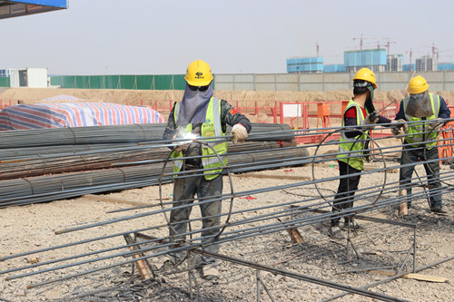 坚守岗位过“五一”  新区AB娱乐集团项目建设开足马力一直歇-兰州新区AB娱乐集团门户网站