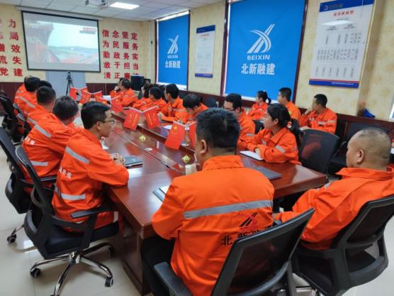 新区AB娱乐集团党委组织寓目庆祝中国共产党建设100周年大会-兰州新区AB娱乐集团门户网站